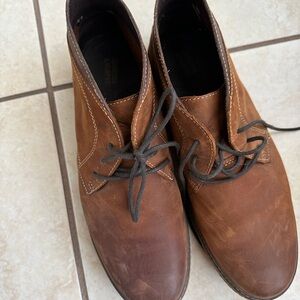 Johnston & Murphy Brown Leather Chukka Boots